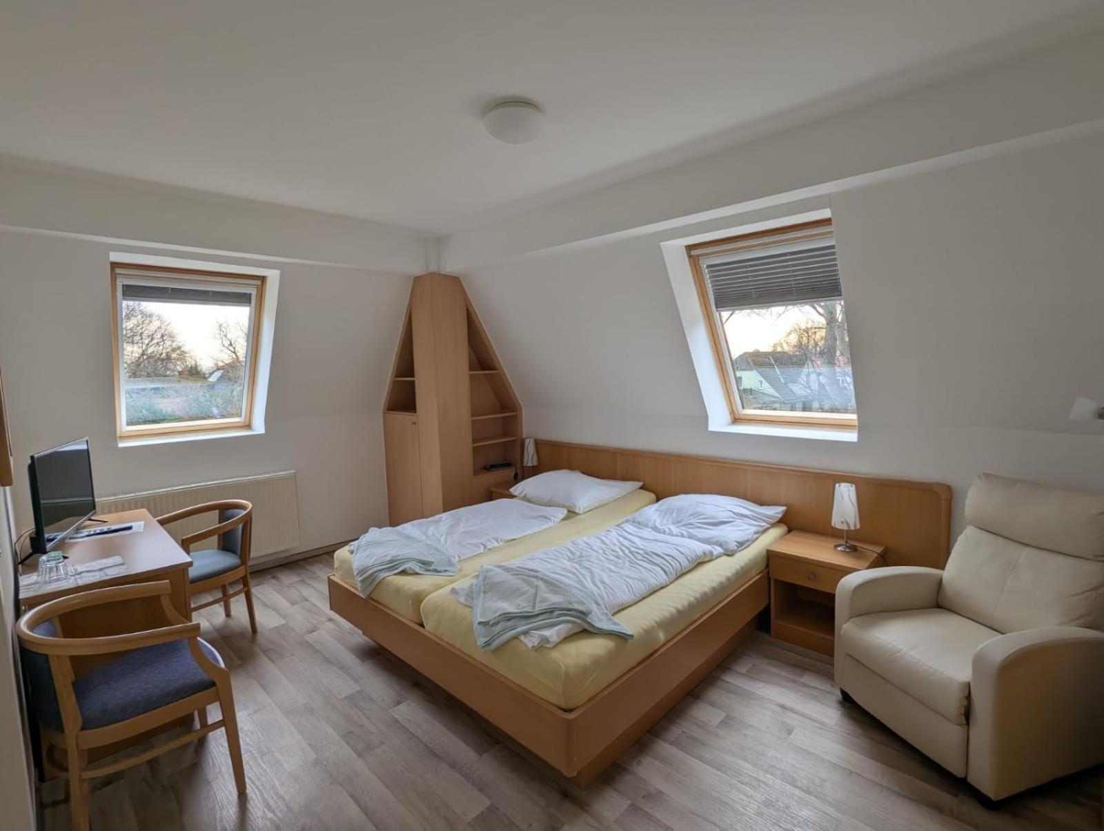 Pension & Restaurant Haus Hiddensee Kloster Exterior photo